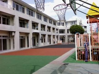 園庭を含めた本園建物