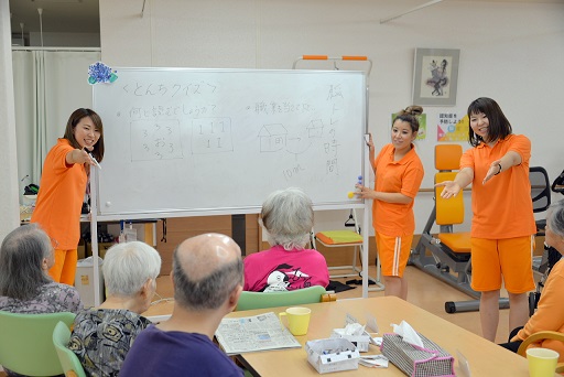 ご利用者様と今日も楽しくレクリエーション