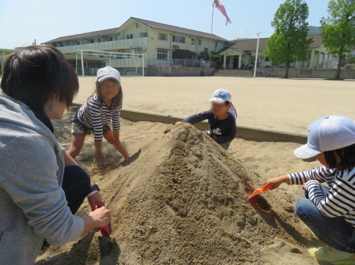 子どもたちとの楽しい外遊び