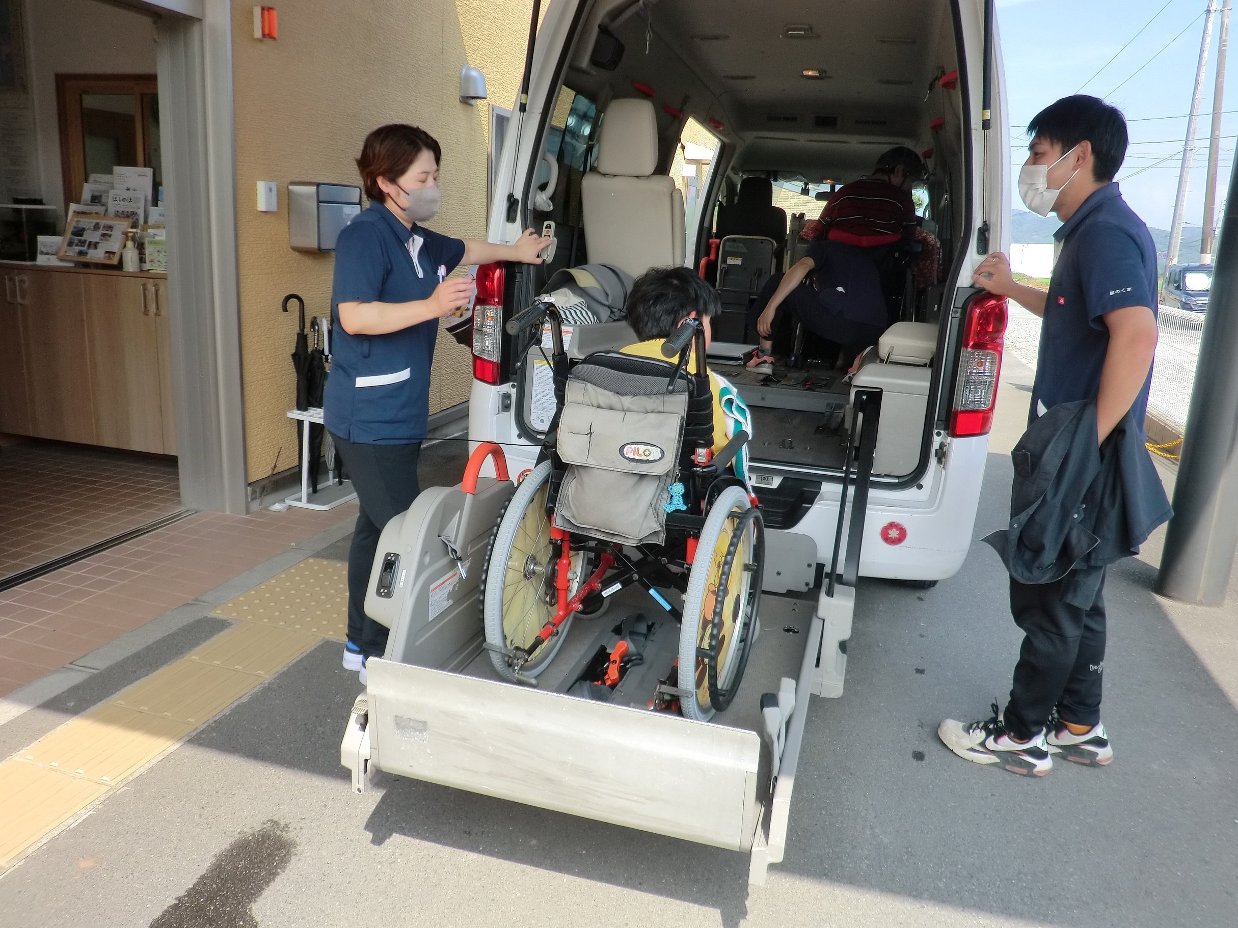 リフト車で送迎です！！